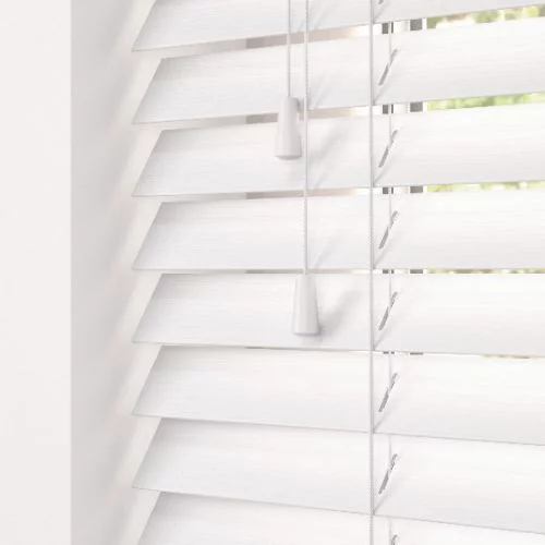 https://postmyblinds.co.uk/hub/blinds/faux-wood-blind/rosa-ls-cds-faux-wood-blind-2.webp