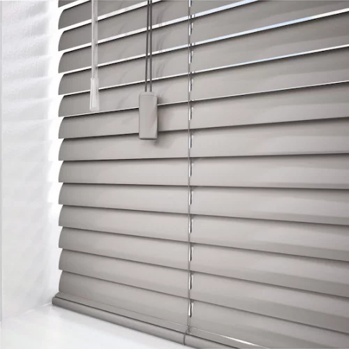 https://postmyblinds.co.uk/hub/blinds/metal-venetian-blind/briar-cds-metal-venetian-blind-4.webp