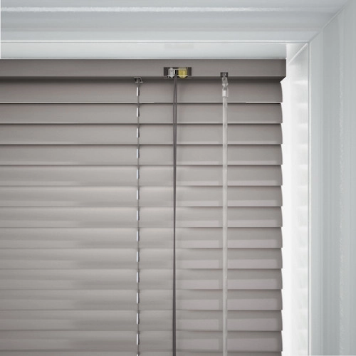 https://postmyblinds.co.uk/hub/blinds/metal-venetian-blind/briar-cds-metal-venetian-blind-7.webp