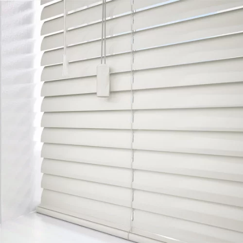 https://postmyblinds.co.uk/hub/blinds/metal-venetian-blind/kyra-cds-metal-venetian-blind-4.webp