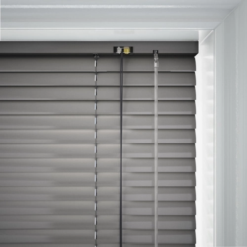 https://postmyblinds.co.uk/hub/blinds/metal-venetian-blind/mist-cds-metal-venetian-blind-6.webp