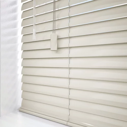 https://postmyblinds.co.uk/hub/blinds/metal-venetian-blind/opal-cds-metal-venetian-blind-4.webp