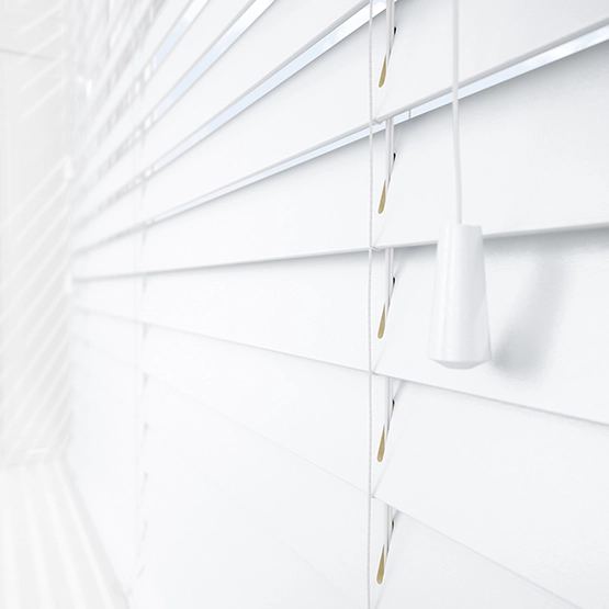 https://postmyblinds.co.uk/hub/blinds/real-wood-blind/cia-ss-bright-white-real-wood-blind-5.webp