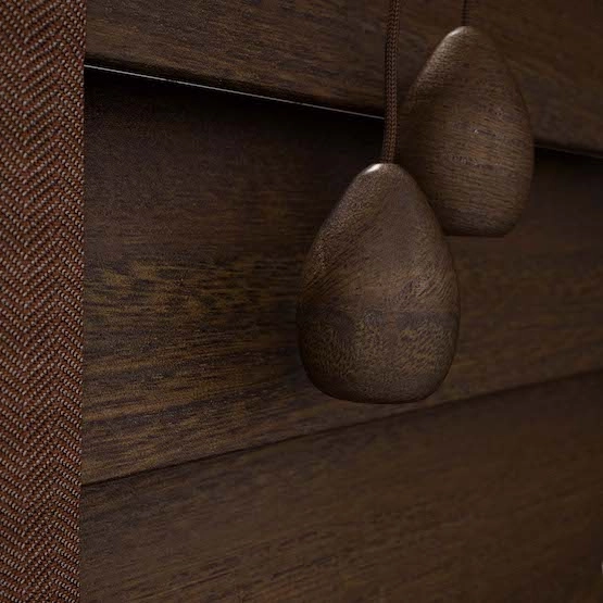 https://postmyblinds.co.uk/hub/blinds/real-wood-blind/pure-wood-wenge-with-tapes-real-wood-blind-7.webp