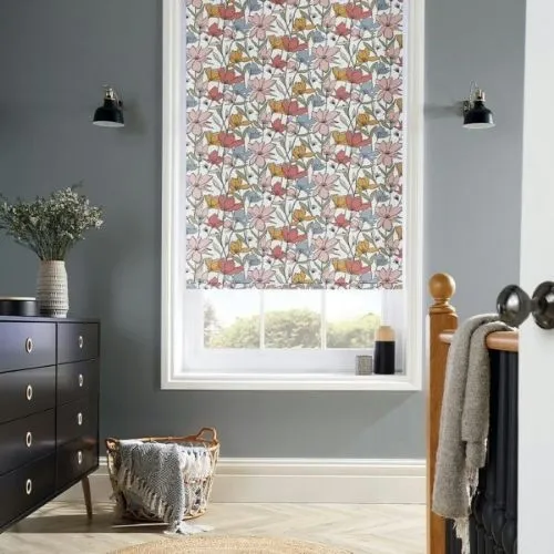 https://postmyblinds.co.uk/hub/blinds/roller-blind/aurora-retro-roller-blind-3.webp