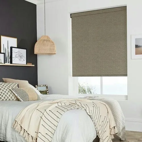 https://postmyblinds.co.uk/hub/blinds/roller-blind/emme-hessian-roller-blind-3.webp