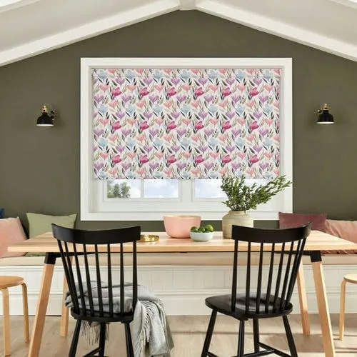 https://postmyblinds.co.uk/hub/blinds/roller-blind/junia-breeze-roller-blind-3.webp