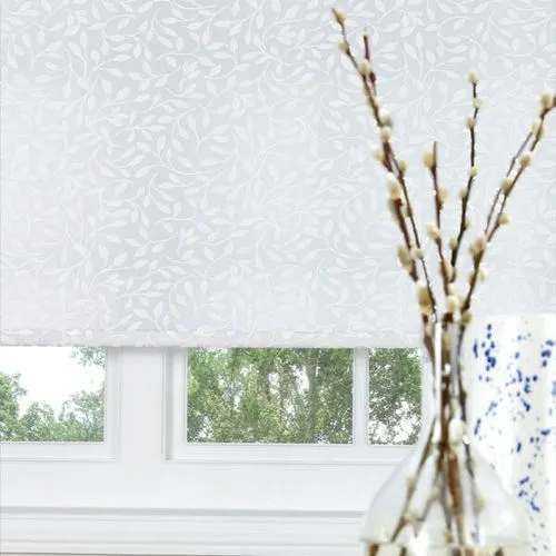 https://postmyblinds.co.uk/hub/blinds/roller-blind/manor-white-roller-blind-3.webp