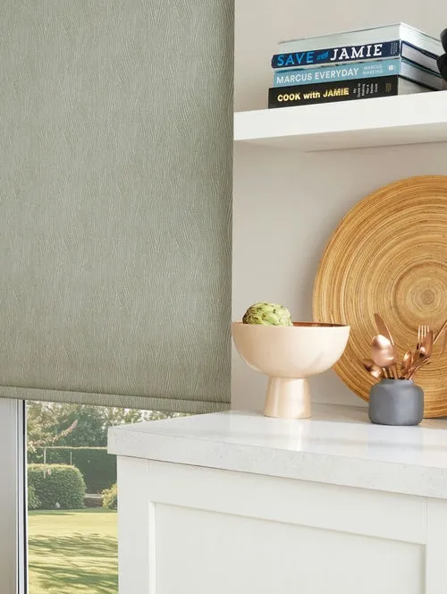 https://postmyblinds.co.uk/hub/blinds/roller-blind/savanna-grass-roller-blind-4.webp