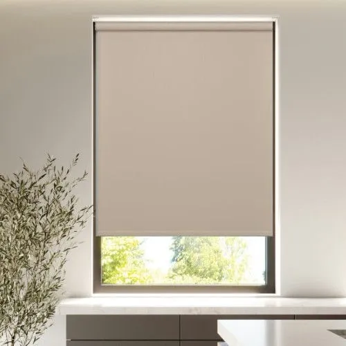 https://postmyblinds.co.uk/hub/blinds/roller-blind/stroud-balance-roller-blind-3.webp