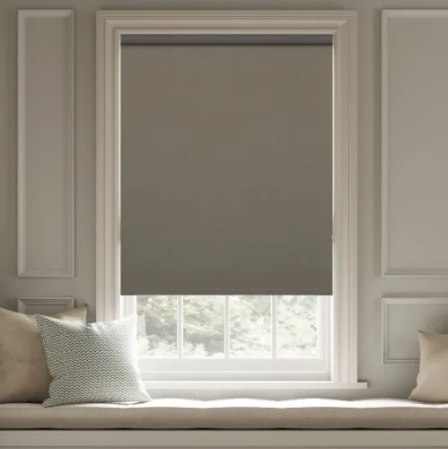 https://postmyblinds.co.uk/hub/blinds/roller-blind/warwick-drama-roller-blind-4.webp