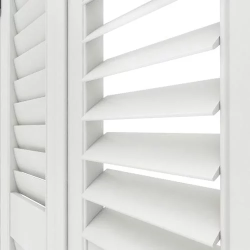 https://postmyblinds.co.uk/hub/blinds/shutter-blind/annalyn-chalk-white-shutter-blind-2.webp