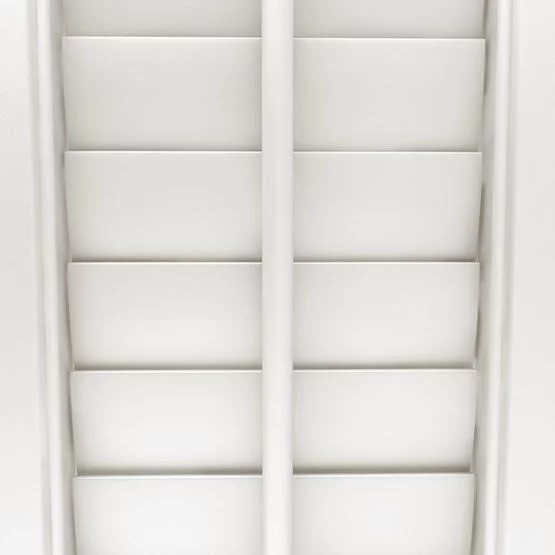 https://postmyblinds.co.uk/hub/blinds/shutter-blind/antonia-eggshell-white-shutter-blind-4.webp